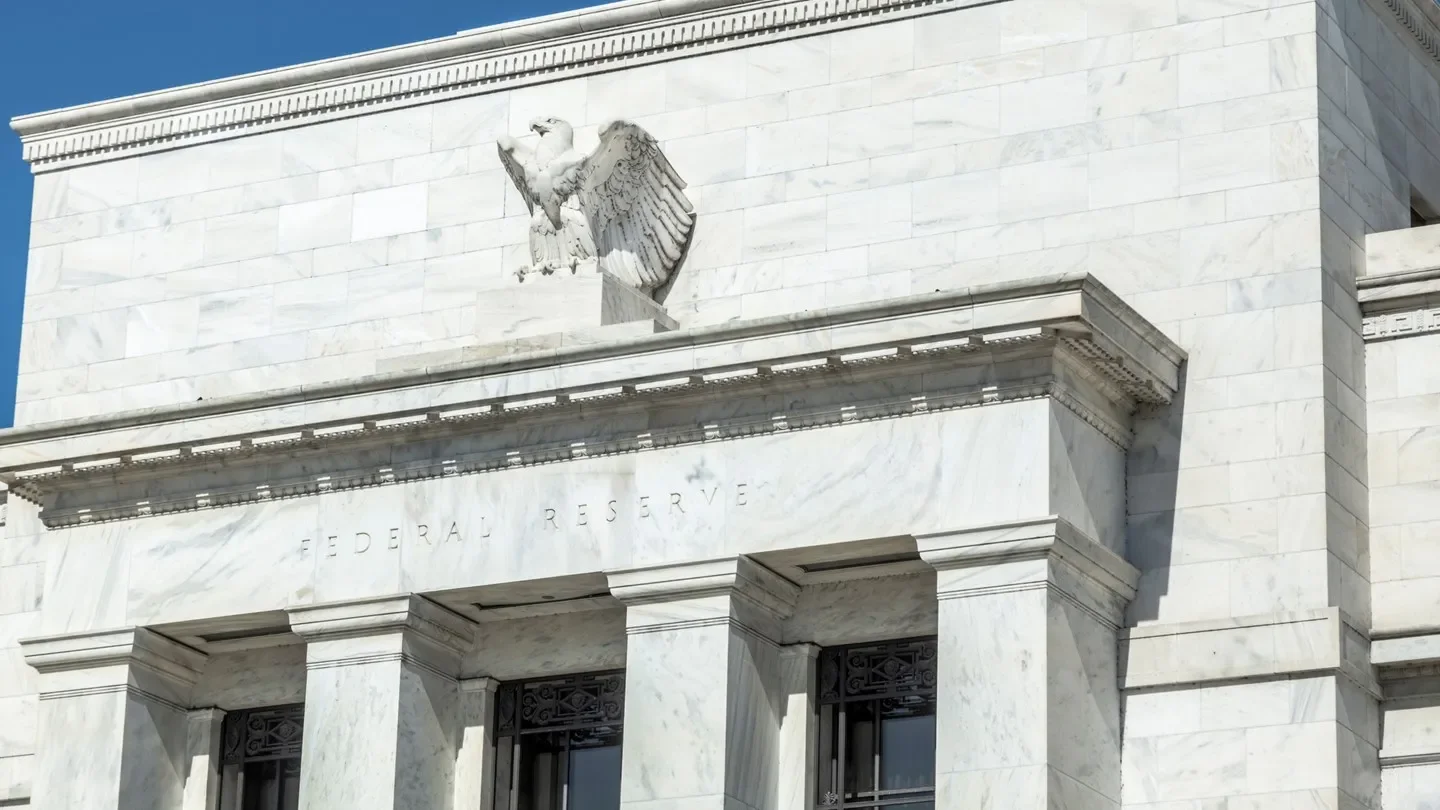 Of Averages, Medians and Fed Funds Rates